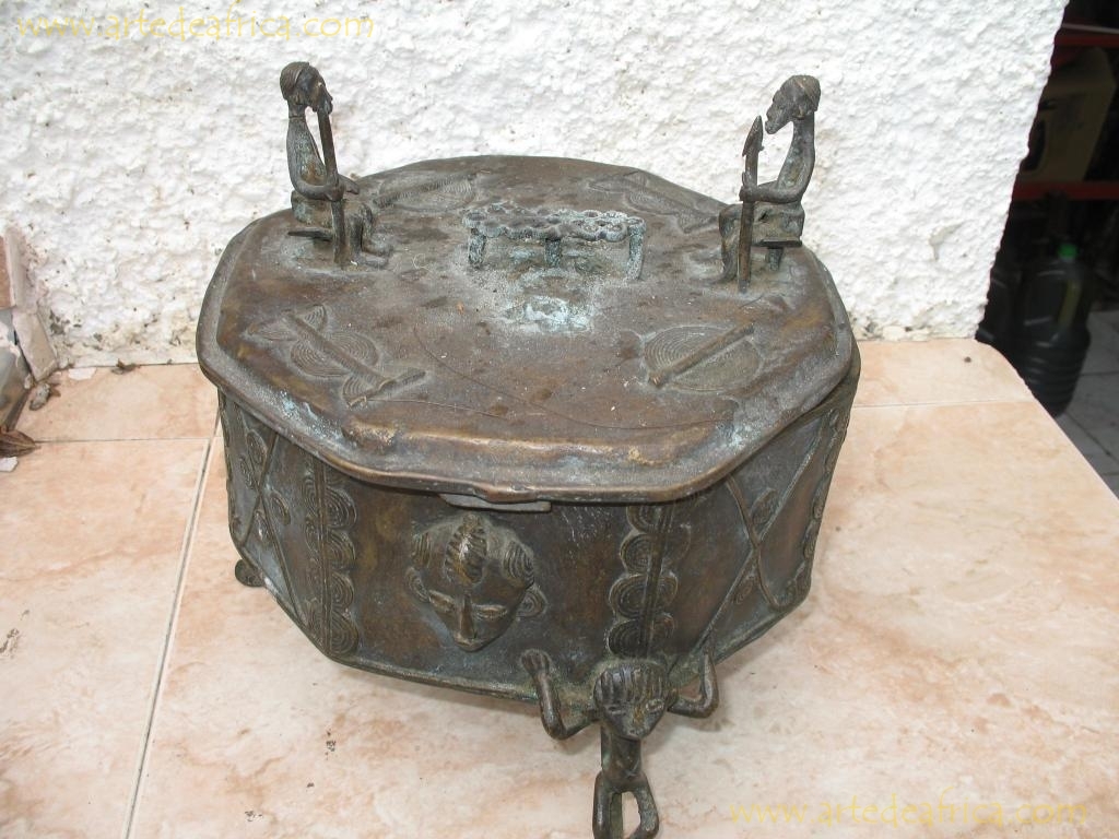CAJA DE COLA