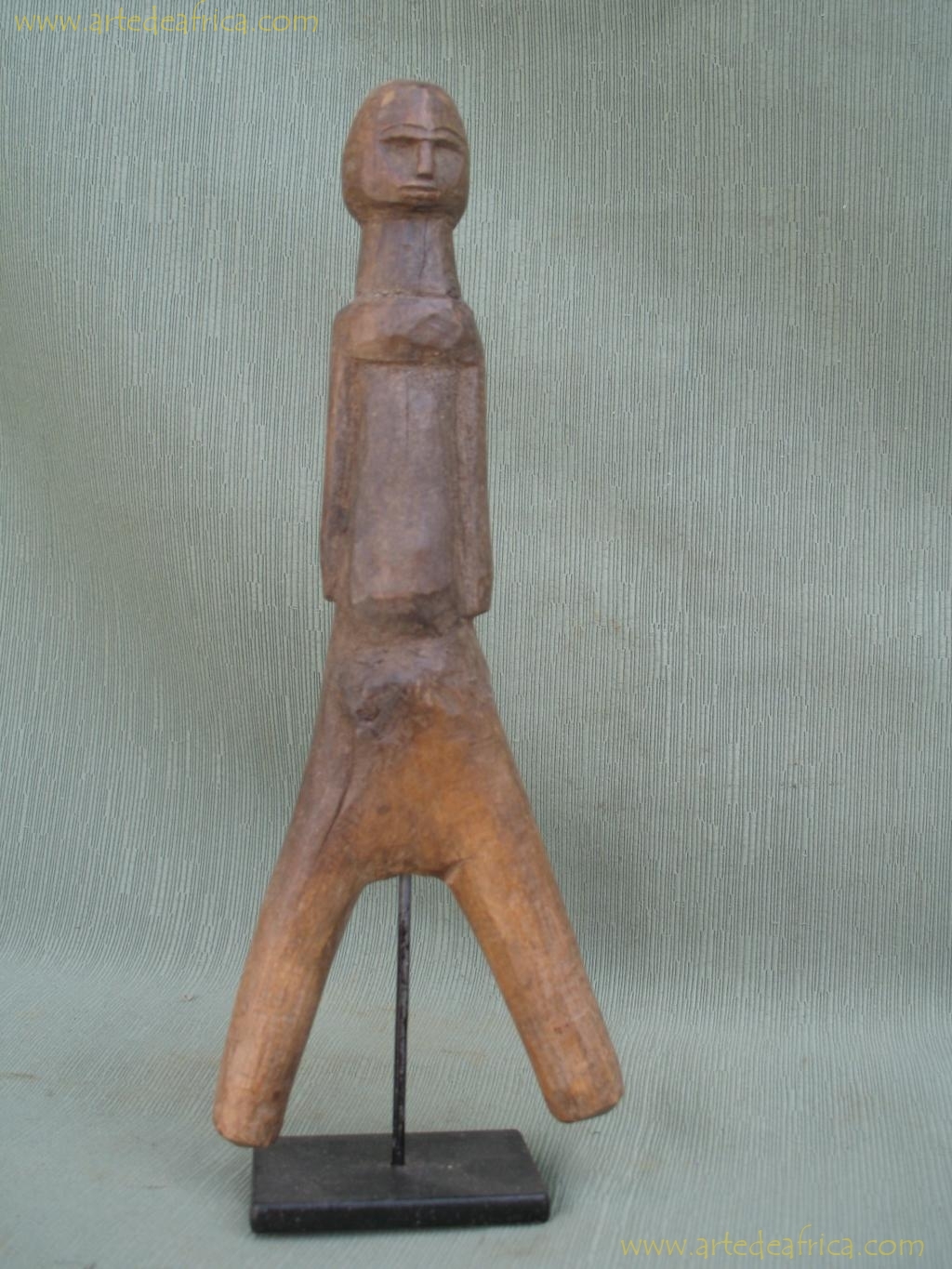 TIRACHINAS FIGURA ANTROPOMORFA