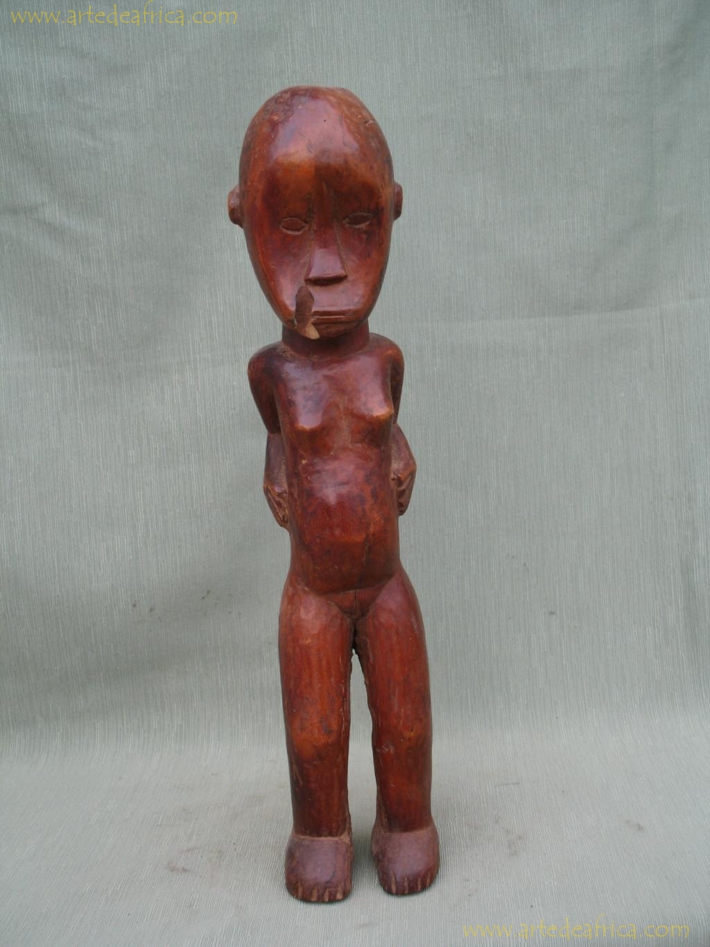 ESTATUA FEMENINA