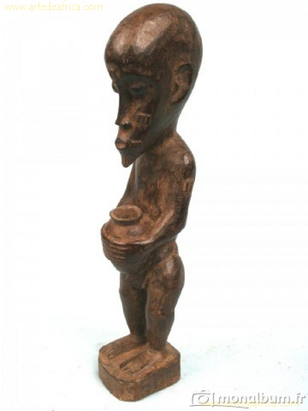 FIGURA MASCULINA OFERENTE