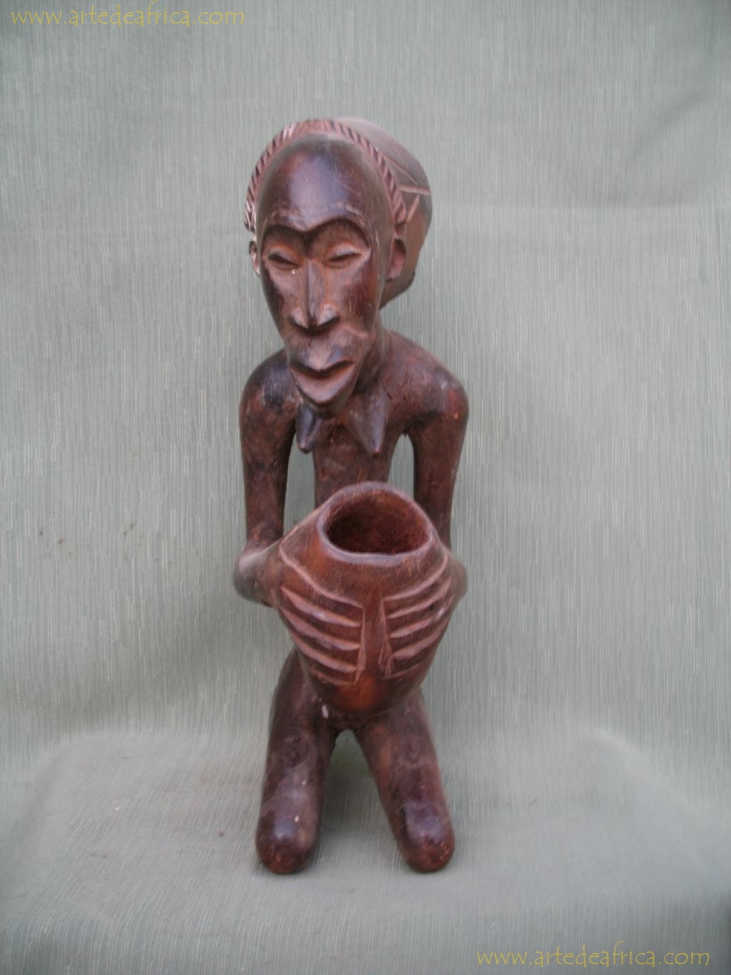 ESTATUA KABILA O MENDICANTE
