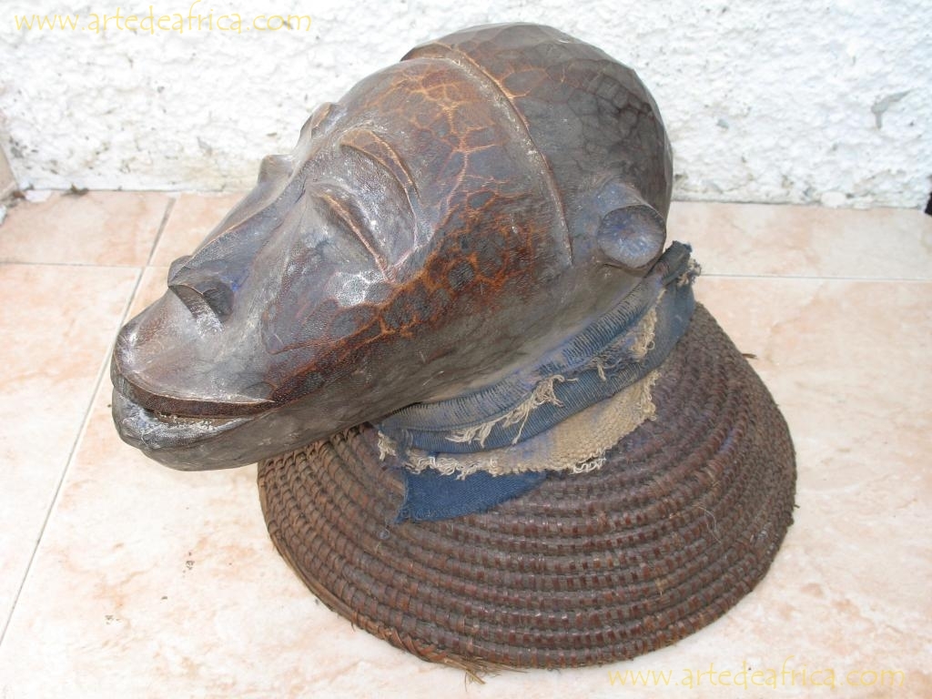 MASCARA CASCO ZOOMORFA