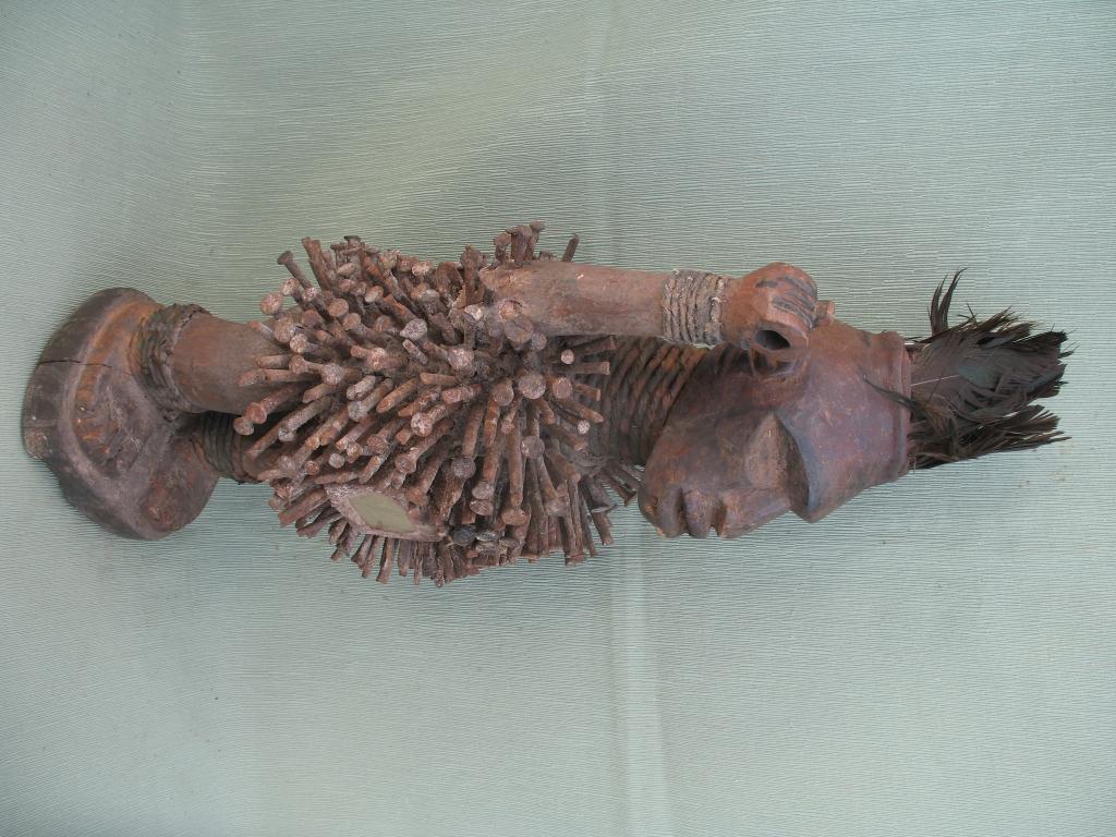 FETICHE NKISSI PLUMAS