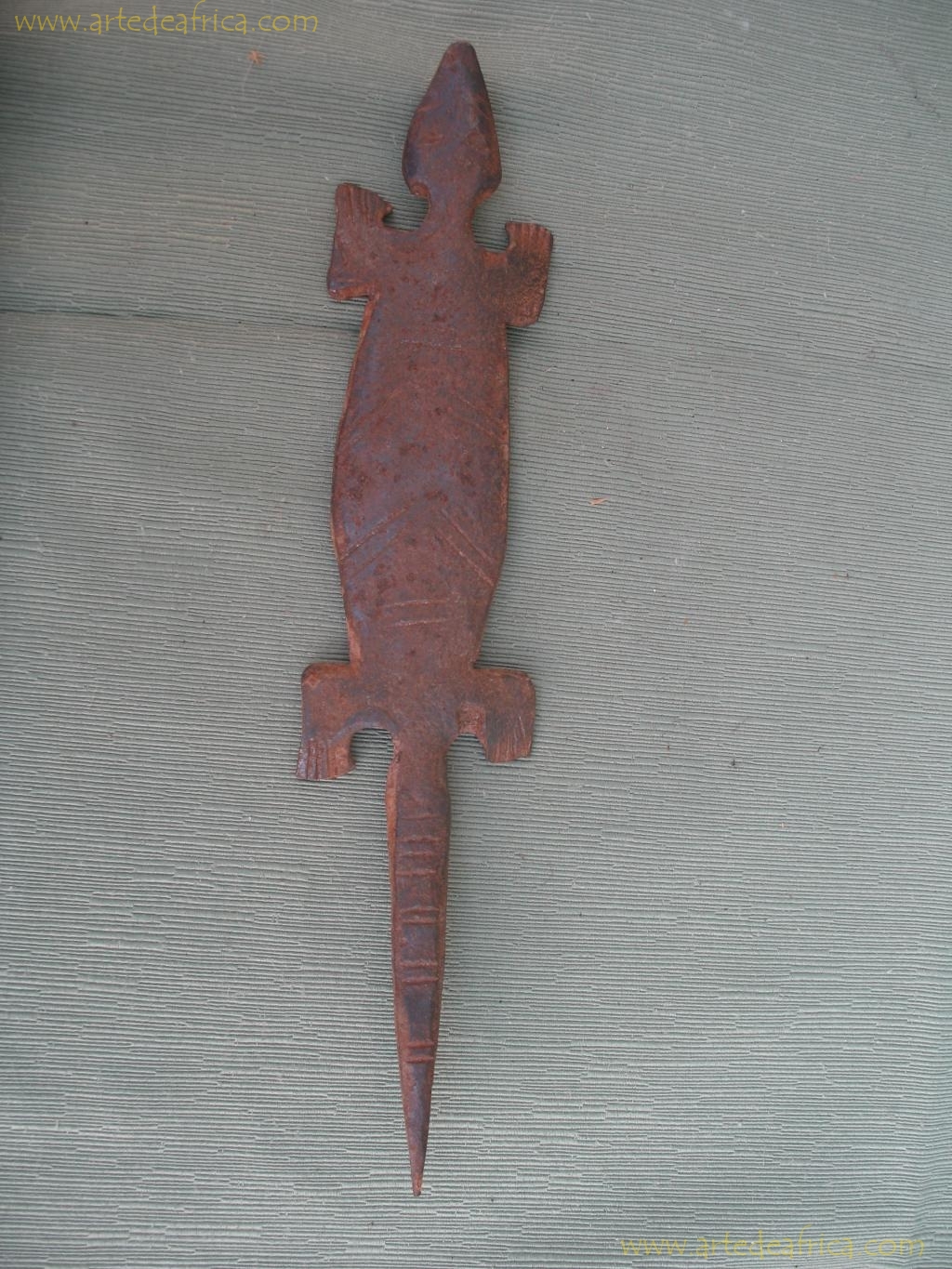 LAGARTO DE HIERRO
