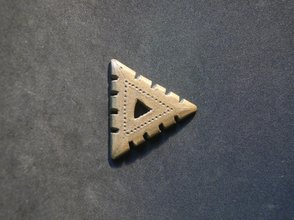 PESA AKAN TRIANGULAR