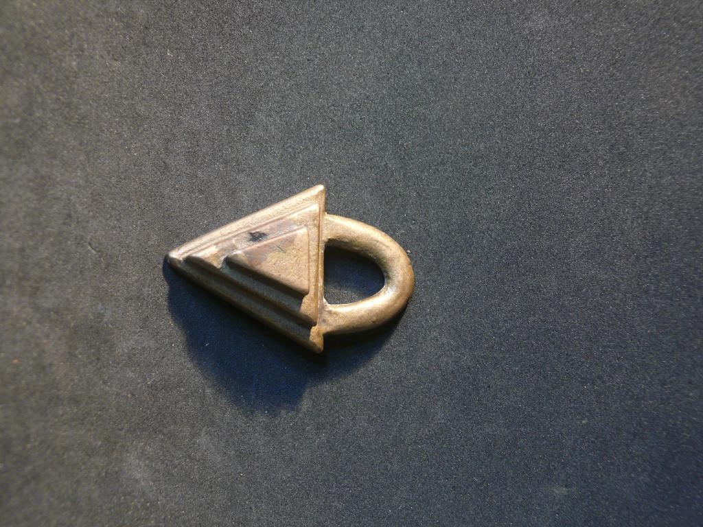 PESA AKAN TRIANGULAR
