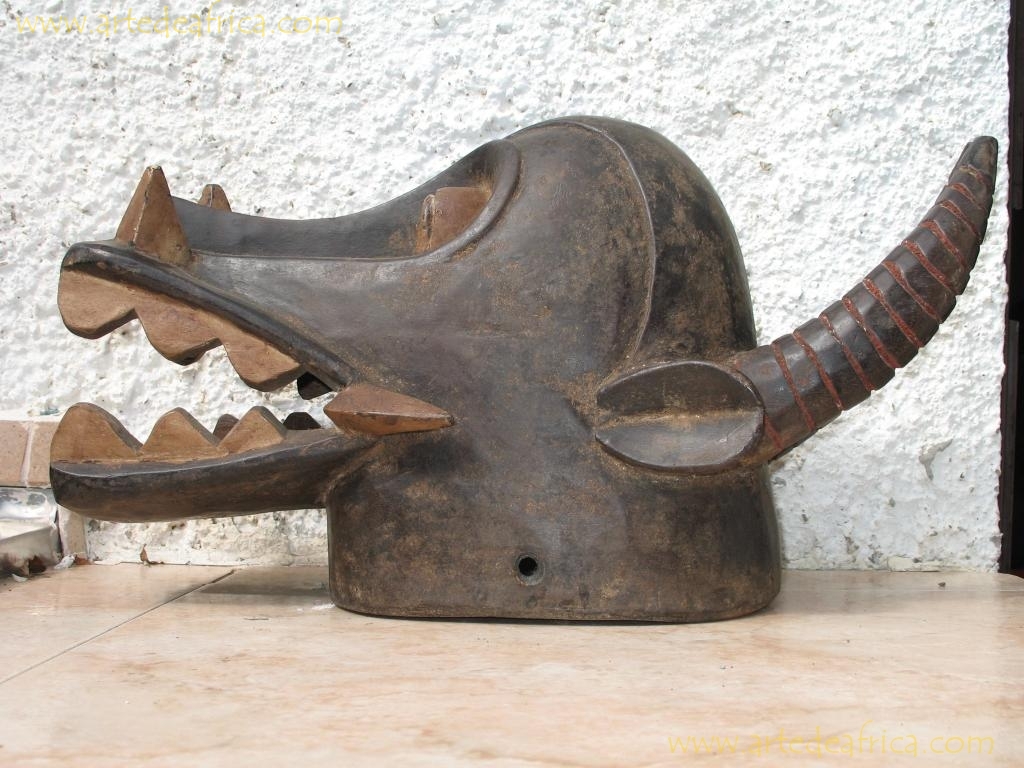 MASCARA CASCO WANIUGO