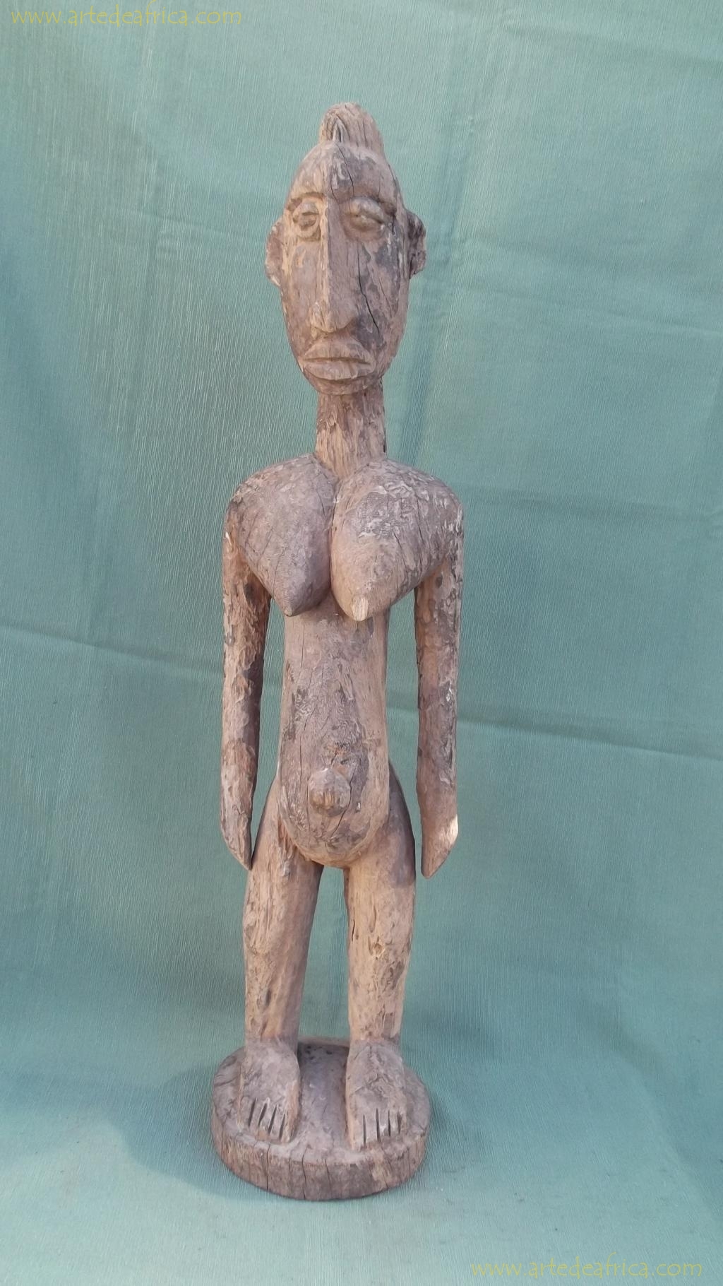 ESTATUA FEMENINA