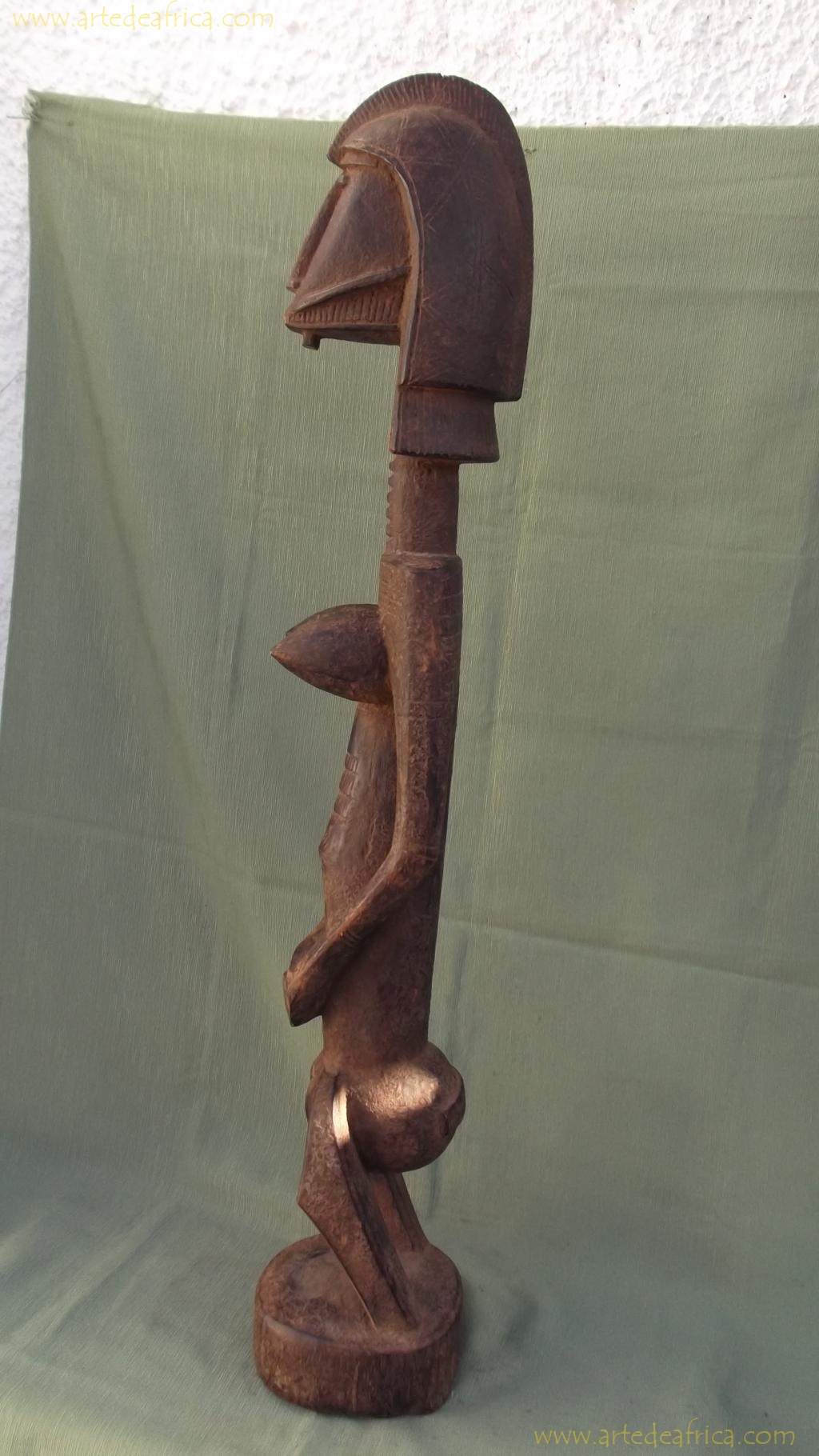 ESTATUA DE ANTEPASADO FEMENINO