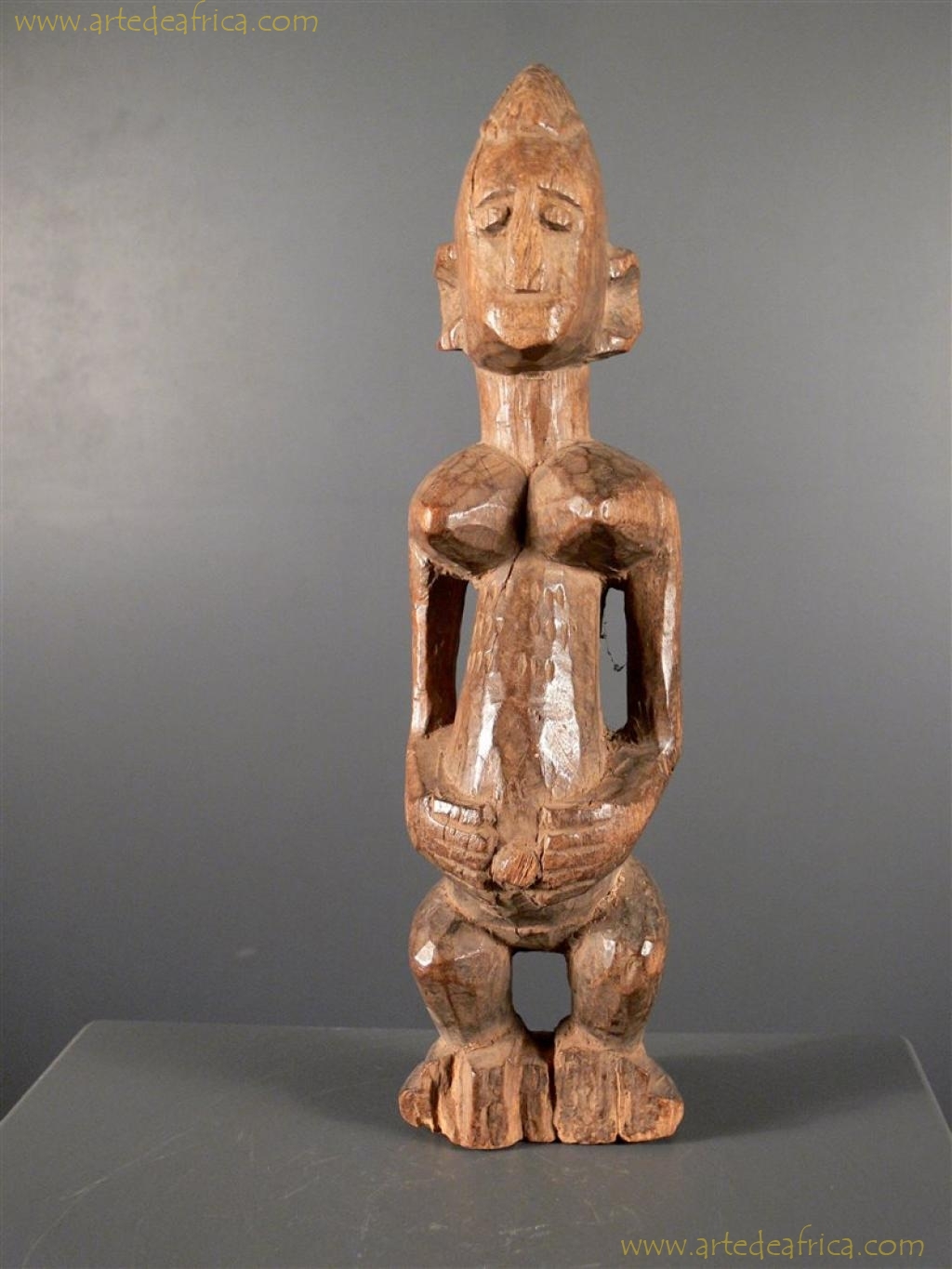 ESTATUA FEMENINA NAKOMSE