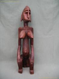 MUJER SENTADA NYELENI