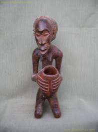 ESTATUA KABILA O MENDICANTE