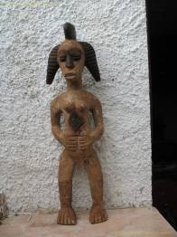 ESTATUA FEMENINA