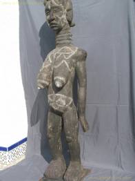 ESTATUA FEMENINA