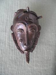PEQUEÑA MASCARA DE BRONCE