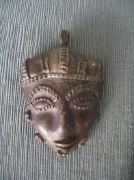 MASCARA COLGANTE