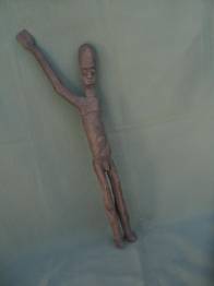 HOMBRE CON BRAZO LEVANTADO