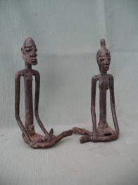 PAREJA SENTADA