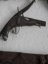 PISTOLA INDIGENA  DE JEFE