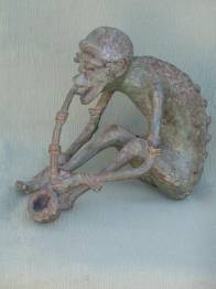 HOMBRE FUMANDO PIPA