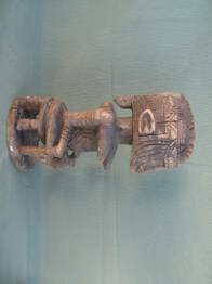 ANTEPASADA SENTADA