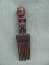 PEINE CON FIGURA ANDROGINA