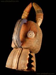 MASCARA CASCO DE CONJURACION  AMOU YASSOUA