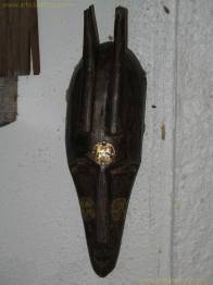 MASCARA DEL NTOMO CON LÁMINAS DE LATON