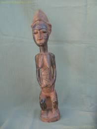 MUJER NOTABLE SENTADA
