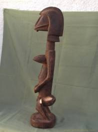 ESTATUA DE ANTEPASADO FEMENINO