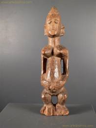ESTATUA FEMENINA NAKOMSE