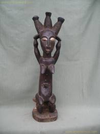 ESTATUA FEMENINA